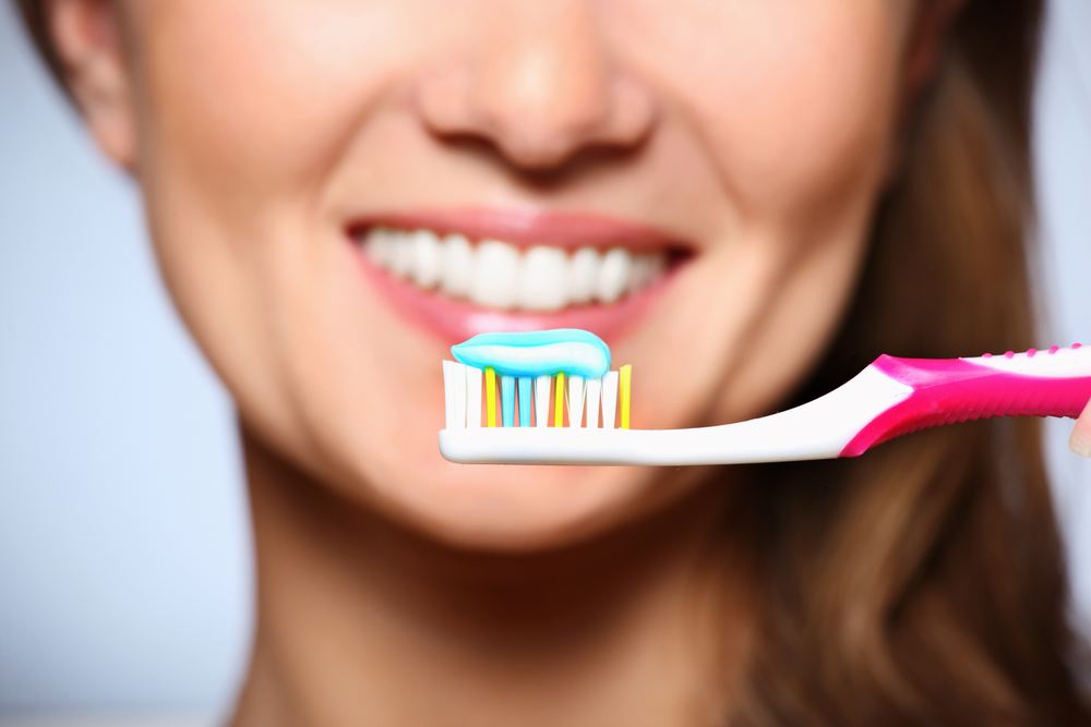 كيف تعتني ب نظافة فرشاة الأسنان للحفاظ على صحة الفم