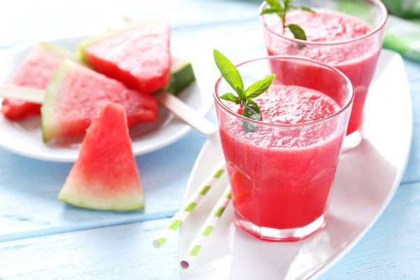 عصير البطيخ .. أفضل طريقة ل سهولة الهضم و طرد السموم