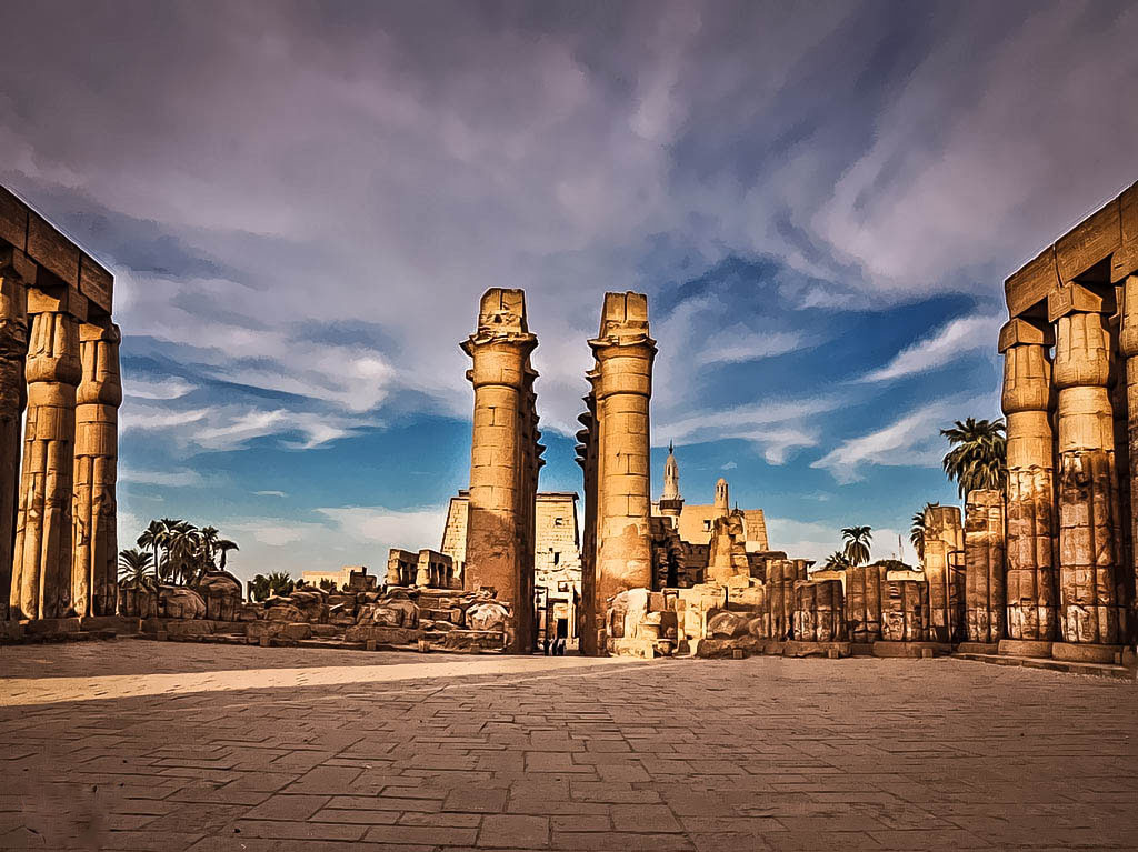 مدينة المئة باب أو مدينة الشمس .. الأقصر تاريخ الحضارة المصرية على شاطئ النيل