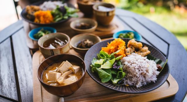 العادات الصحية لليابانيين انقاص الوزن نمط حياة صحي الأرز المعكرونة الكونجاك