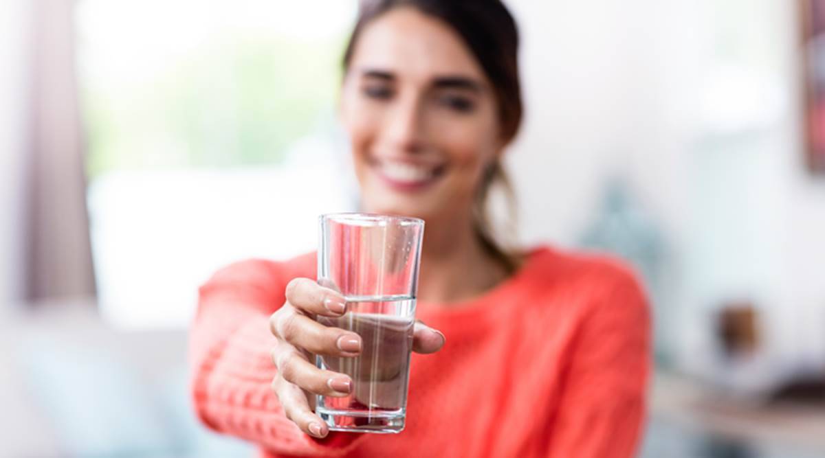ما هي أعراض نقص الماء في الجسم، و ما هي أهم الأطعمة الطبيعية التي تساعدك على ترطيب الجسم ؟