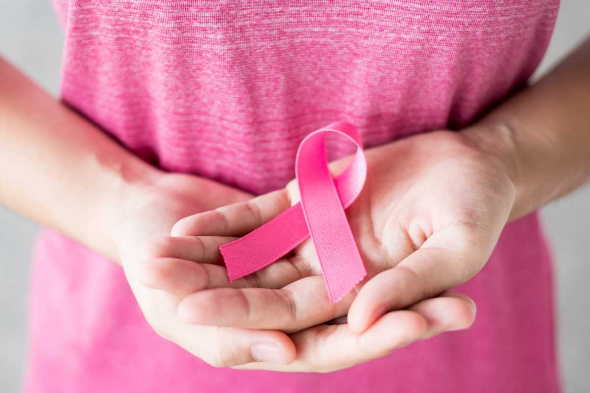 ما هي علامات سرطان الثدي .. و كيف يحدث ؟